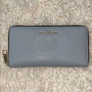 Marc Jacobs Vertical Zippy Wallet. NWOT